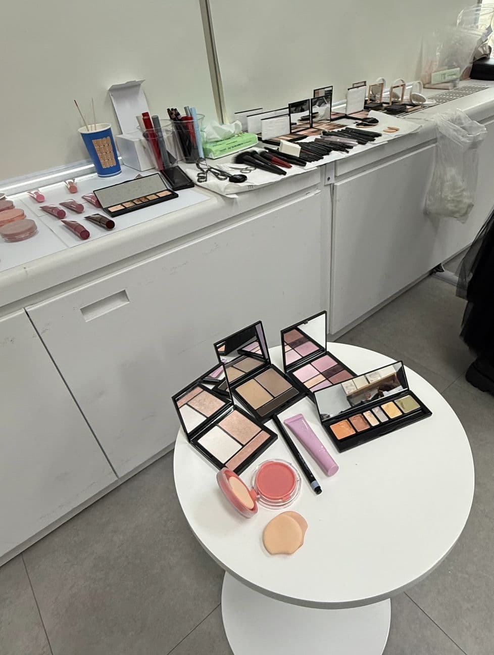 JUNGSAEMMOOL content shoot — makeup station